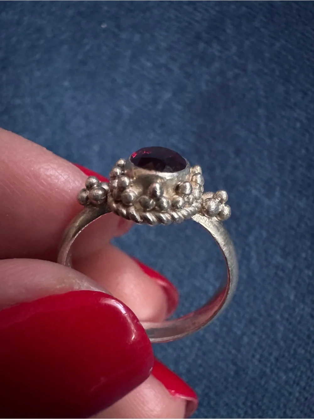 Vintage 925 Sterling Silver Oval Garnet Ring size 5 - Picture 2 of 4